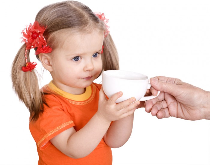 Имбирный чай облегчит ребенку кашель.