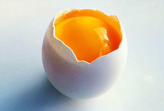 Сырое яйцо детям запрещено