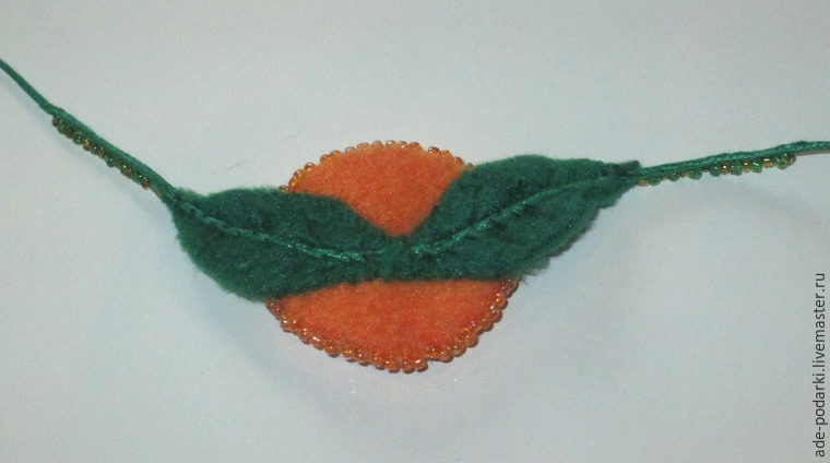 Делаем «Апельсинки-витаминки» — украшение из флиса и бисера для девочки, фото № 14