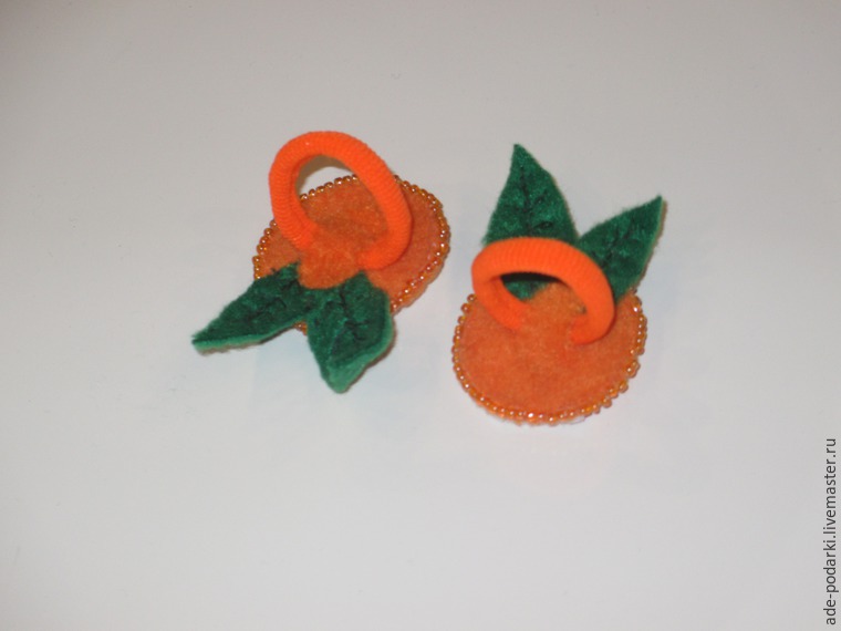 Делаем «Апельсинки-витаминки» — украшение из флиса и бисера для девочки, фото № 9
