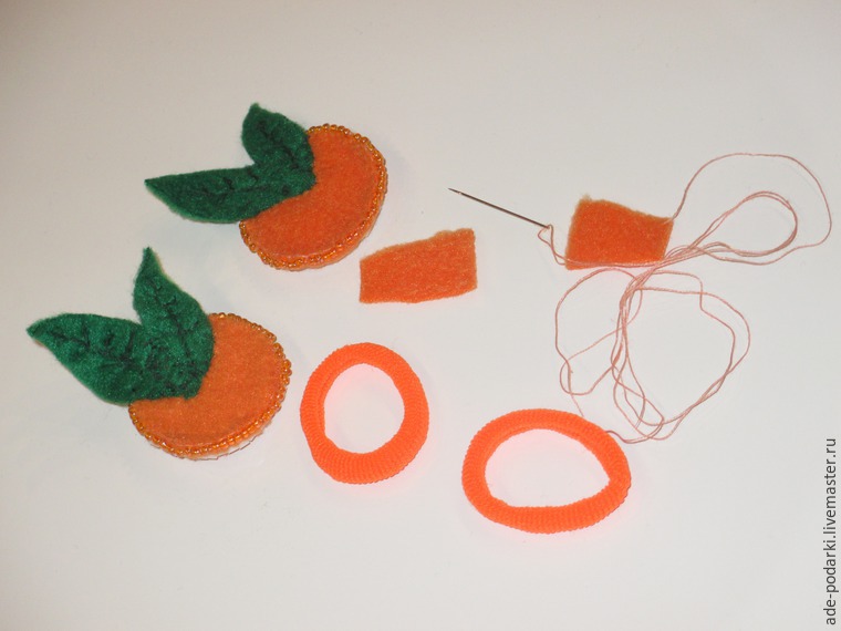 Делаем «Апельсинки-витаминки» — украшение из флиса и бисера для девочки, фото № 8