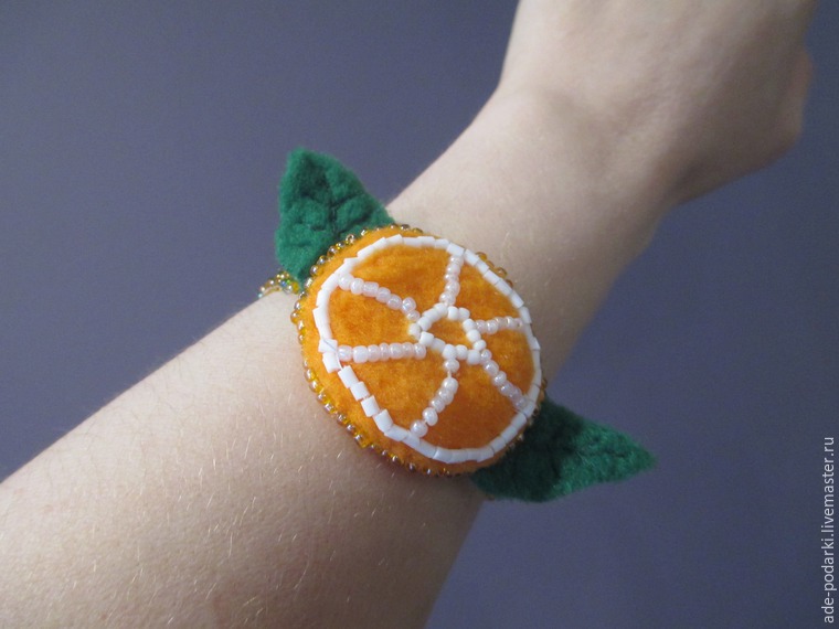 Делаем «Апельсинки-витаминки» — украшение из флиса и бисера для девочки, фото № 13
