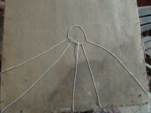 Плетём паутину для декорирования детской площадки, фото № 15