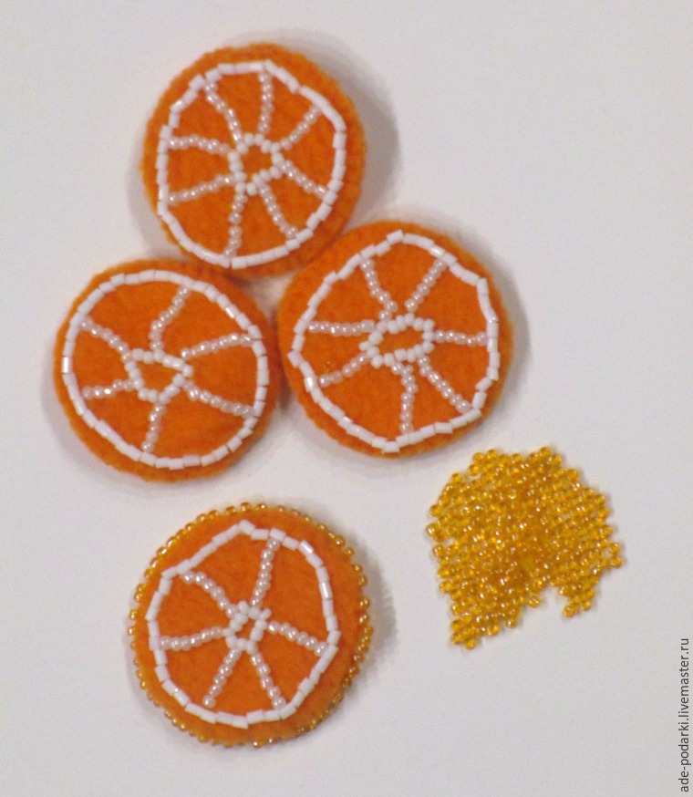 Делаем «Апельсинки-витаминки» — украшение из флиса и бисера для девочки, фото № 5