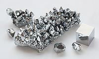 Chromium crystals and 1cm3 cube.jpg