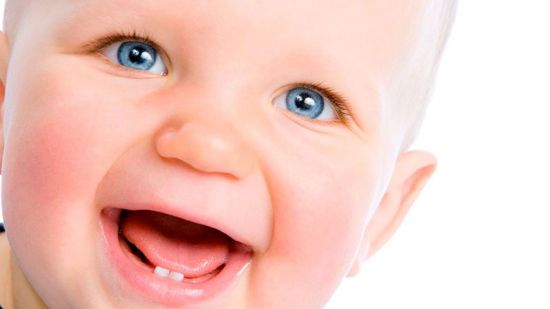Первые зубы у младенца