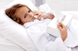 Медикаментозное лечение насморка при чихании у детей