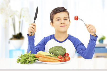 Как приучить ребенка есть овощи и фрукты