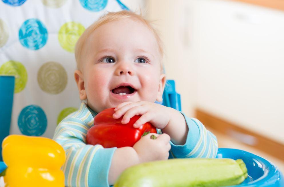 Ребенок в 7 месяцев готов употреблять твердую пищу