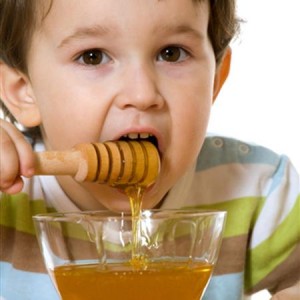 Полезен ли мед детям? С какого возраста можно давать детям мед