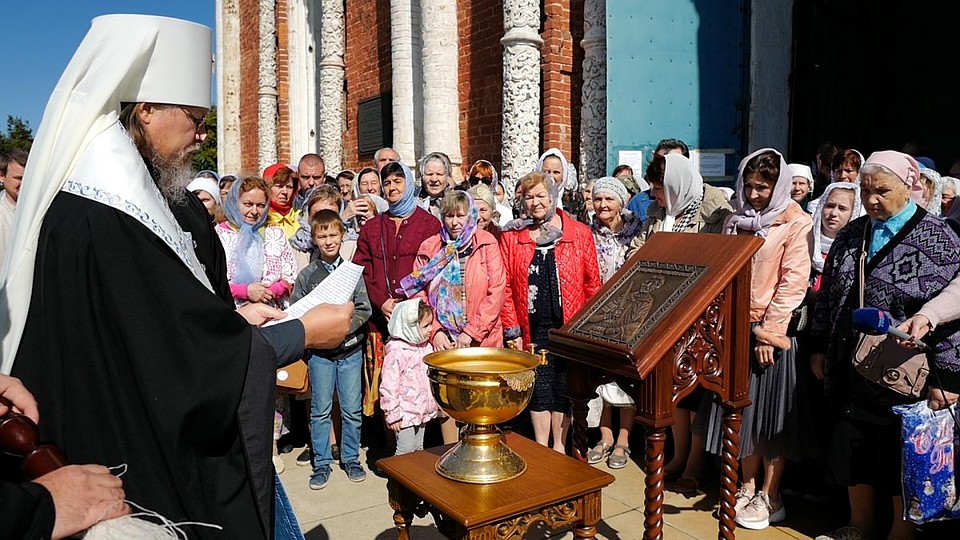 На фото пресс-службы Рязанской епархии: освящение барельефа с изображением Коловрата