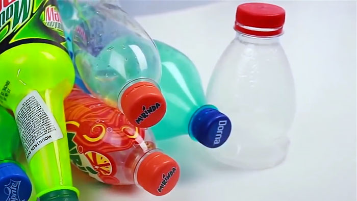 Три идеи для поделок из крышек от пластиковых бутылок