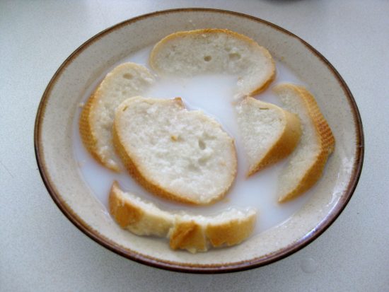 Батон в молоке
