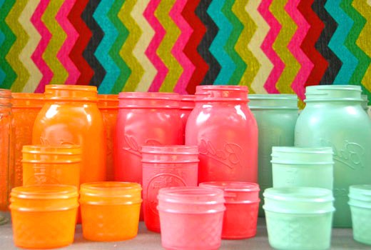 разноцветные вазочки из банок 